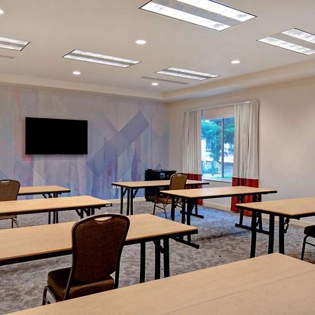 波特兰/比弗顿希尔顿花园酒店 外观 照片
